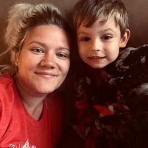 Meet your Posher, Caitlin